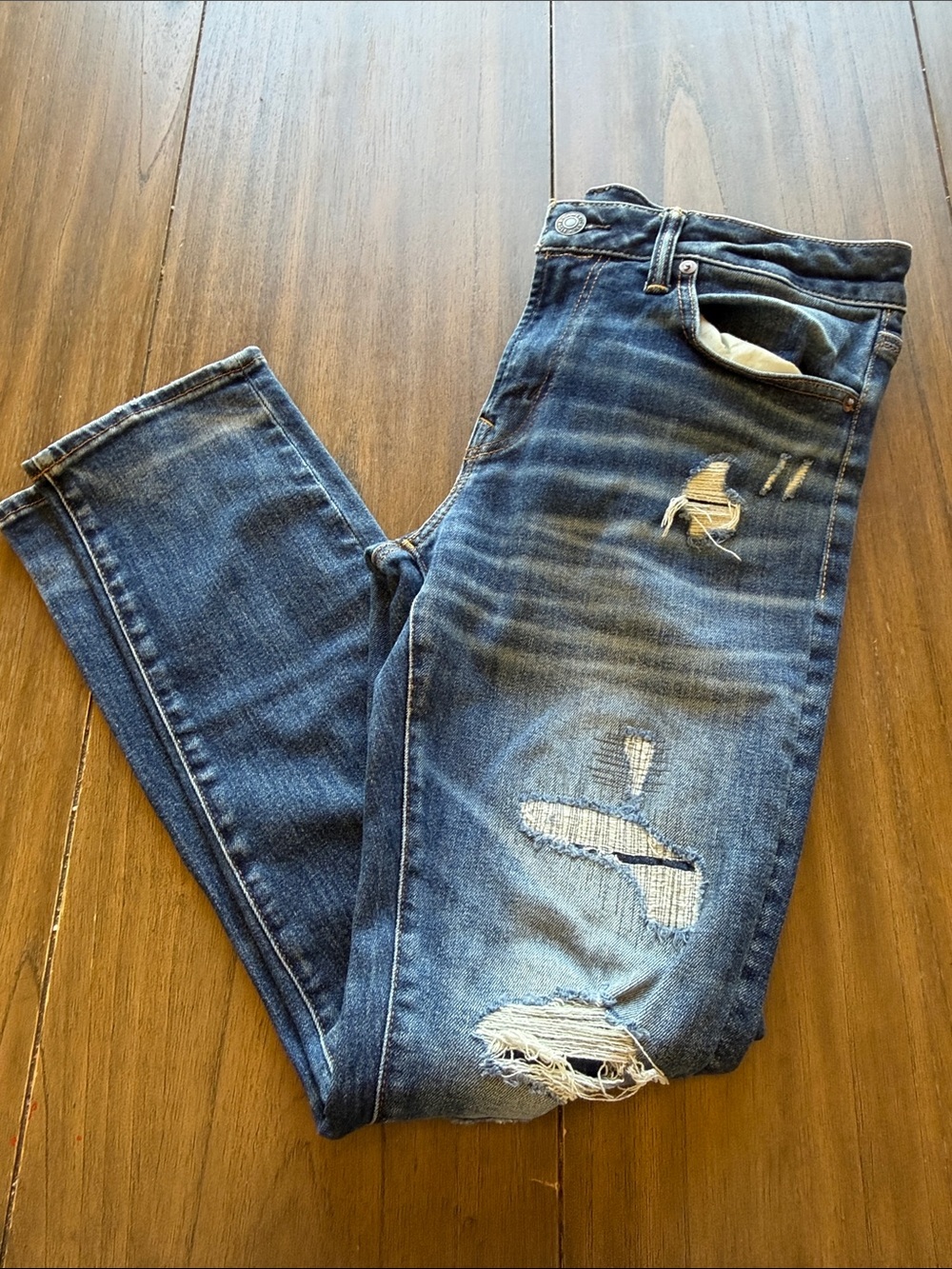 American Eagle Outfitters Blue Distressed Skinny Jeans. Like new.